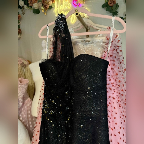 NWT Ivonne D by Mon Cheri One Shoulder Black & Champagne Vintage Gown - Picture 8 of 10